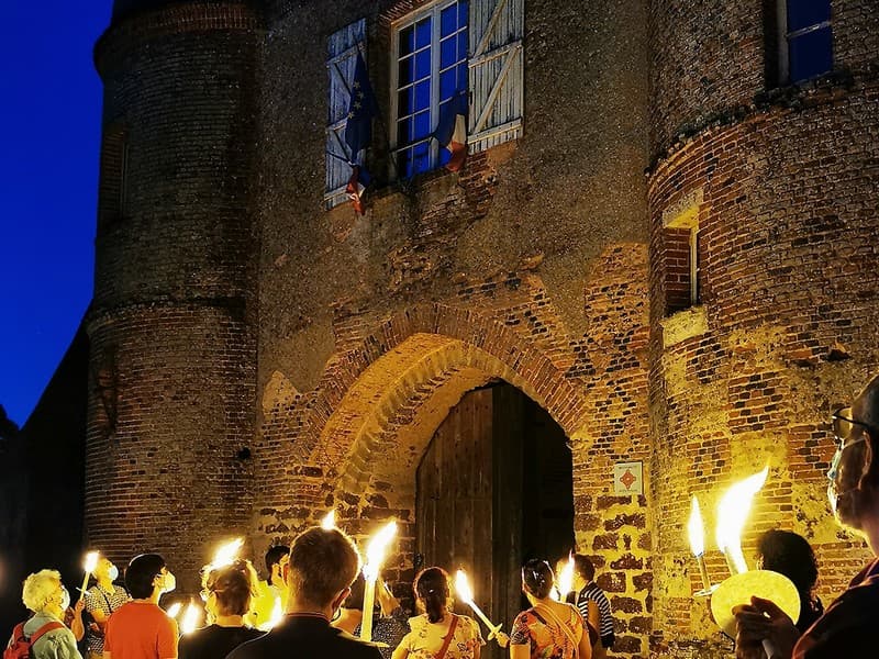 Illustration de l'événement : Visite aux flambeaux à la Commanderie templière d'Arville