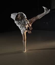 Illustration de l'événement : Silvia Gribaudi - Suspended Chorus