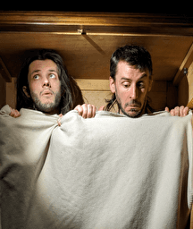 Illustration de l'événement : DEUX HOMMES DANS UN PLACARD