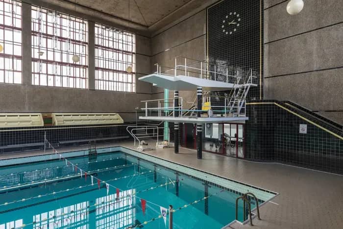 Illustration de l'événement : COMPLET - Piscine Judaïque Jean-Boiteux, de 1934 à 2026