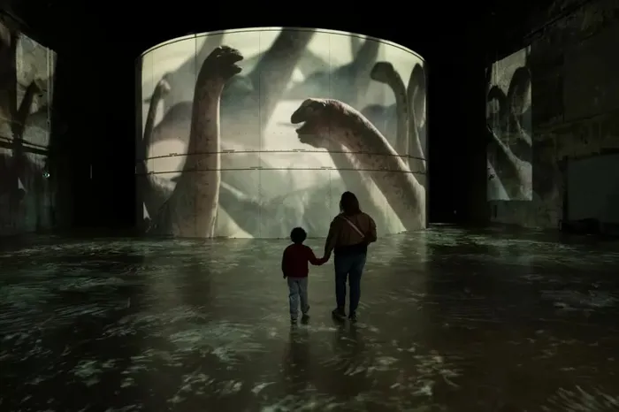 Illustration de l'événement : "Dinosaures", l'expérience immersive aux Bassins des Lumières