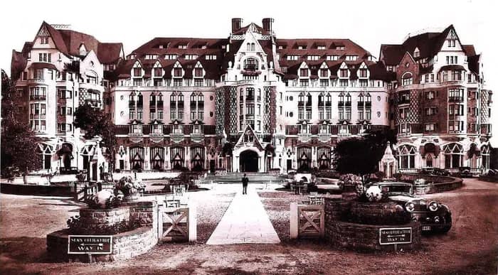 Illustration de l'événement : Visite commentée : au temps des palaces (à pied)