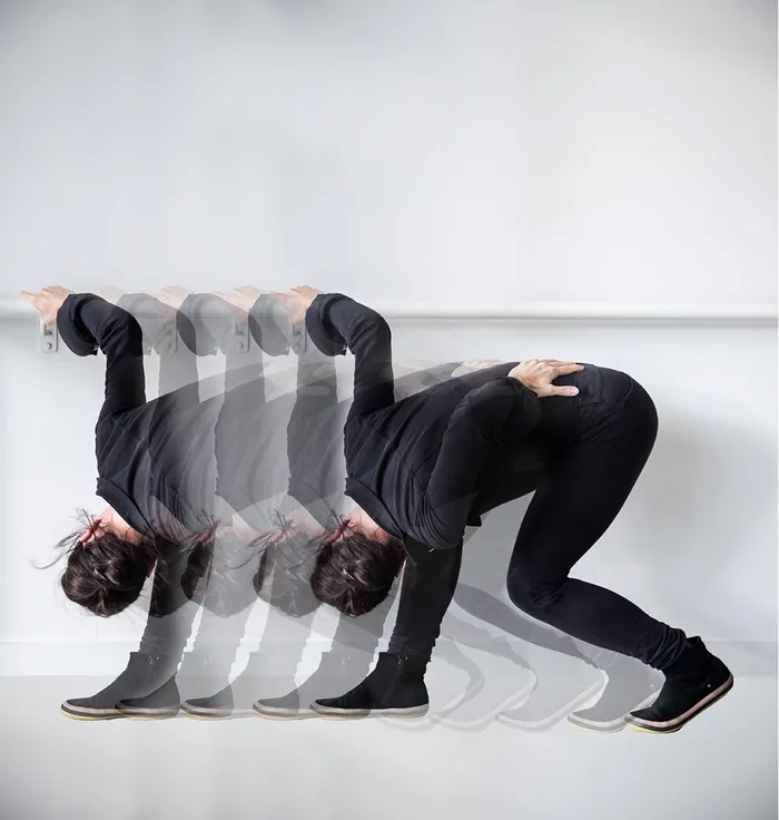 Illustration de l'événement : Visite à deux voix | Exposition « Les mouvements familiers d’une danse inconnue »