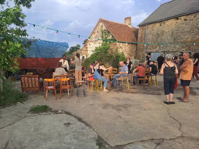 Illustration de l'événement : Chantier participatif, visite, film éco-construction et table ronde, avec Maisons Paysannes de la Sarthe