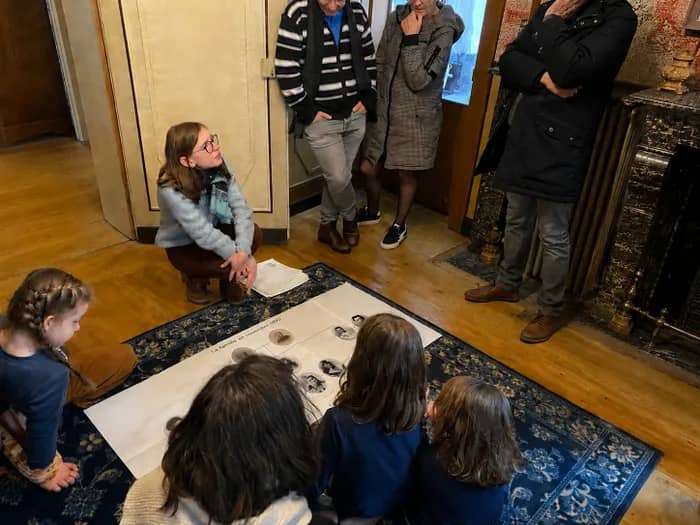 Illustration de l'événement : Visite guidée ludique en famille à la Maison natale Charles de Gaulle