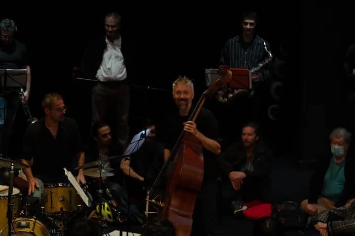 Illustration de l'événement : DISCOBLE : STABILE/MOBILE : Théo Girard et l'Orchestre Pensées Rotatives