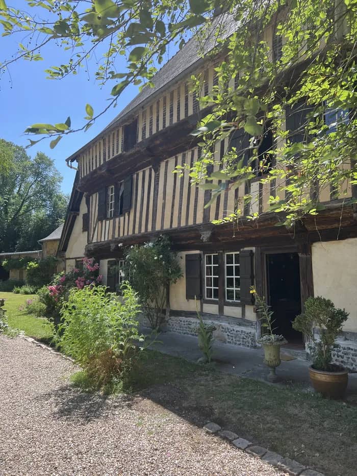 Illustration de l'événement : Découverte d’un manoir du XVe siècle en pans de bois et torchis en Picardie Verte