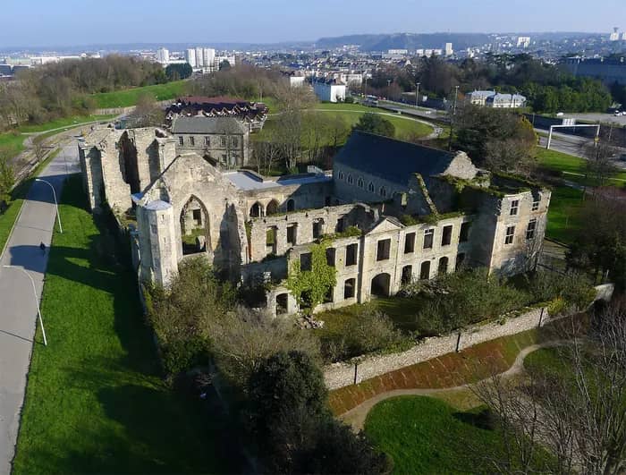 Illustration de l'événement : Levez les yeux ! Visite guidée de l'abbaye