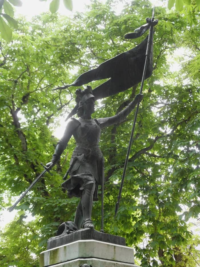 Illustration de l'événement : Observation de la statue Jeanne d'Arc de Louis Fournier