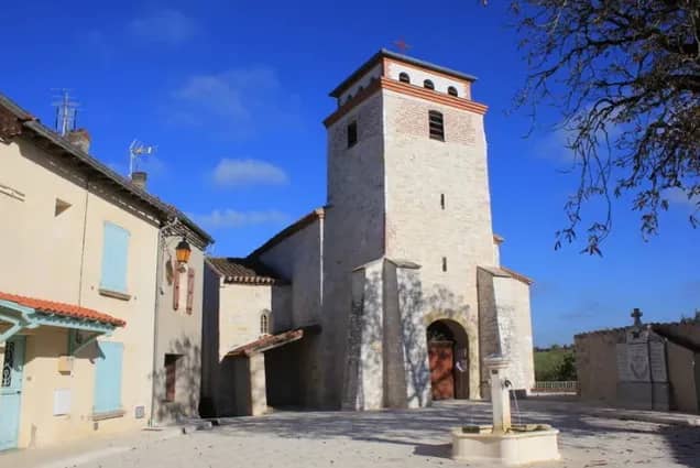 Illustration de l'événement : Découvrez l'église de ce charmant village et son incroyable collection d'objets sacrés