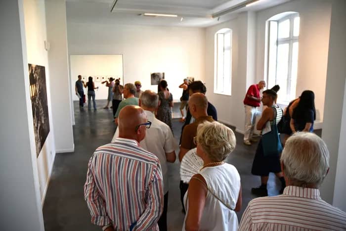 Illustration de l'événement : Visite découverte | Exposition « Les mouvements familiers d’une danse inconnue »