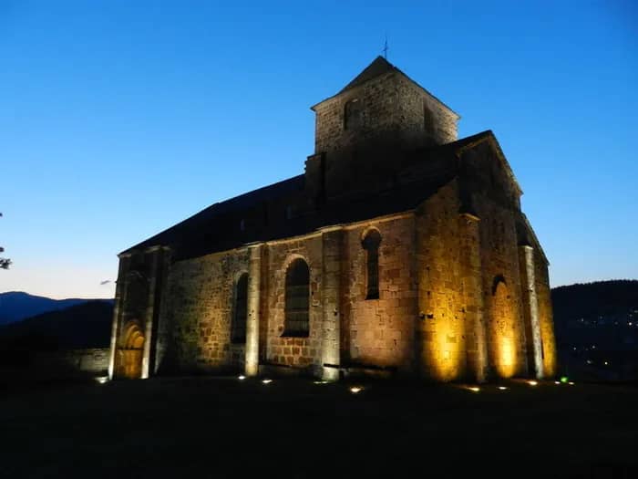 Illustration de l'événement : Visite guidée du village et de l'église de Bredons