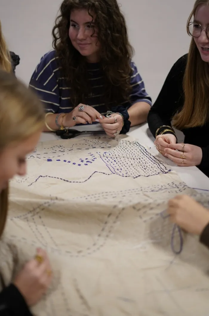 Illustration de l'événement : Vacances pour tous : Atelier d'upcycling Cross Bag avec Anti_Fashion_Project