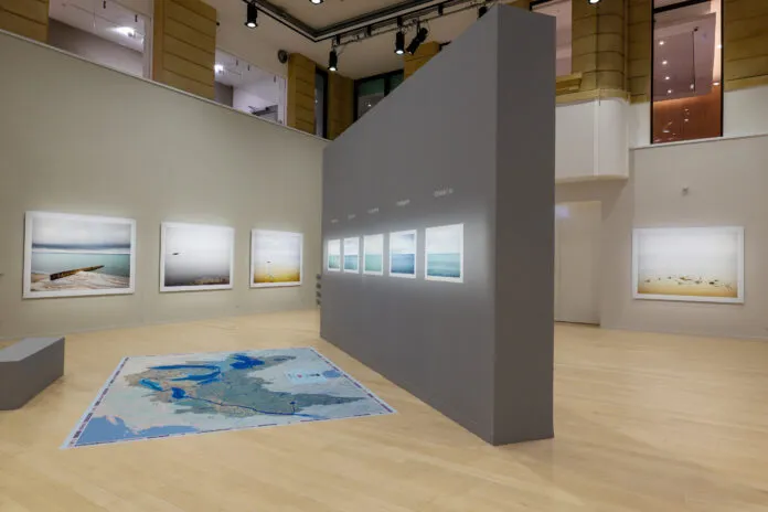 Illustration de l'événement : Ouverture exceptionnelle et visite guidée – Photo Days 2026 - Exposition "Grands Lacs - L’horizon commun des mers intérieures"