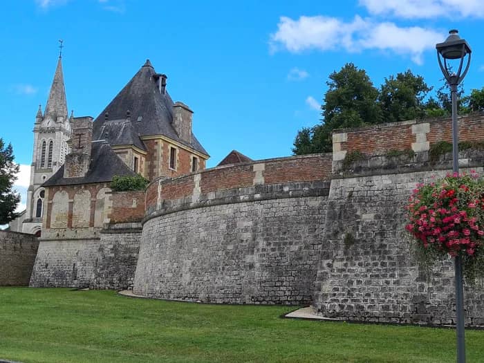 Illustration de l'événement : Visite guidée du château de Dampierre (extérieur)