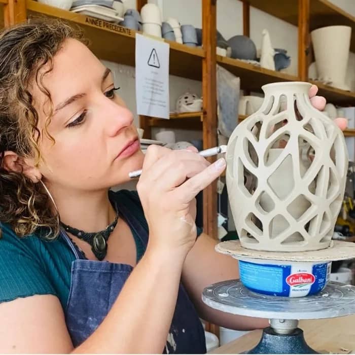 Illustration de l'événement : Visite-atelier adultes - Vase à double paroi - avec Inès Gil, céramiste