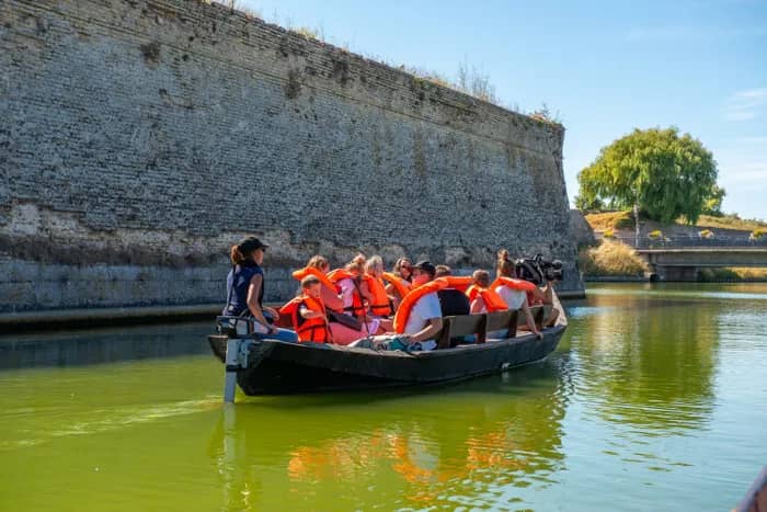 Illustration de l'événement : Balade guidée en bateau à passagers autour des fortifications