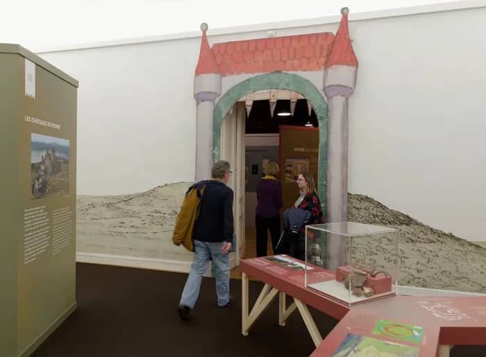 Illustration de l'événement : Visite commentée de l'exposition « Les châteaux du Jura... trop FORTS ! »