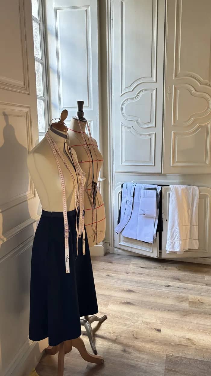 Illustration de l'événement : Visite de l'atelier de couture - Hôtel de Cébié / Roger Ducos