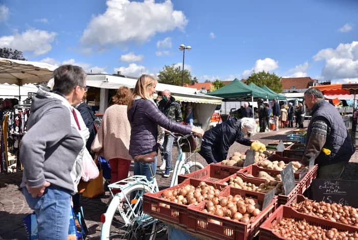 Illustration de l'événement : Le CESEC vient à votre rencontre sur le marché.