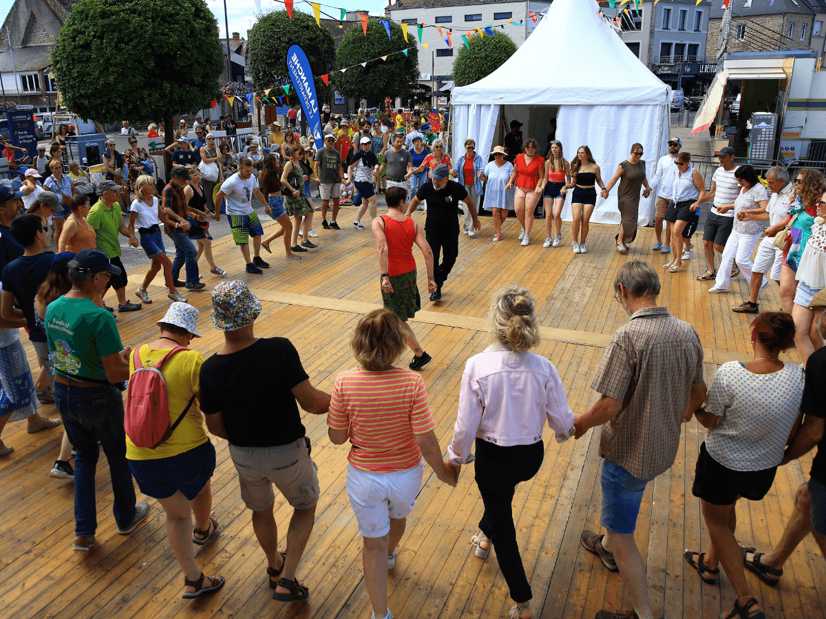 Illustration de l'événement : Festival Les Traversées Tatihou - Stage d’initiation aux danses de bal