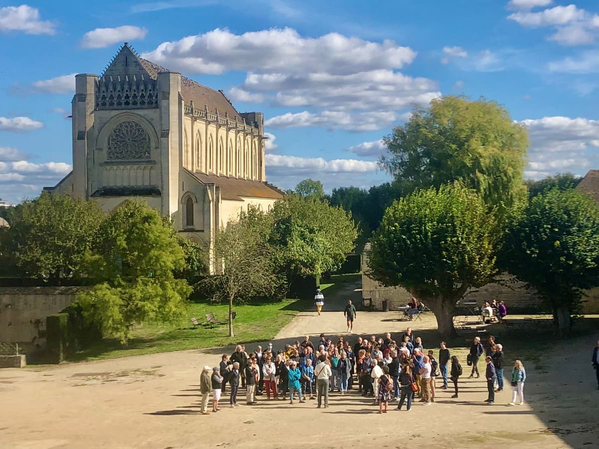 Illustration de l'événement : Les Étonnants Patrimoines : Visite sensorielle de l'abbaye d'Ardenne, dès 8 ans !